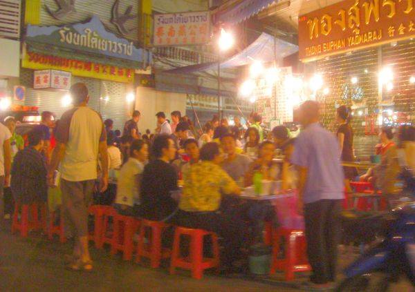 Yaowarat Road bei Nacht