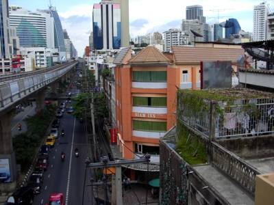 Skytrain Station Nana