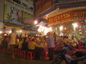 Charoen Krung Road bei Nacht