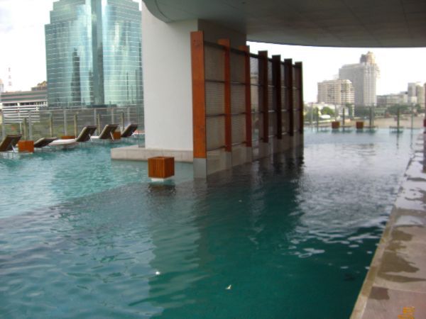 Hilton Bangkok Pool