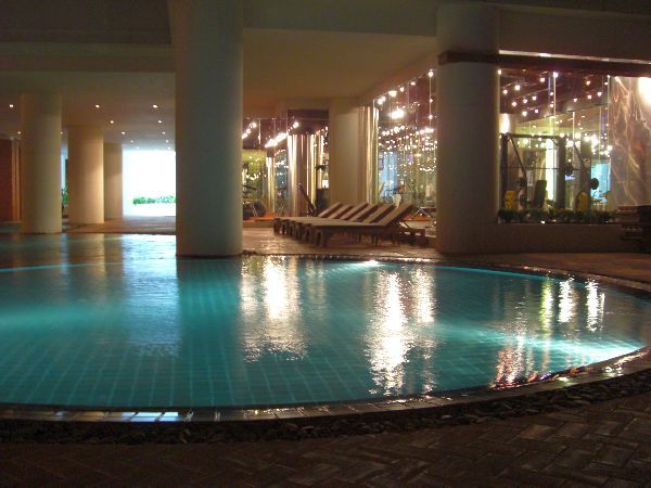 Lebua Hotel pool