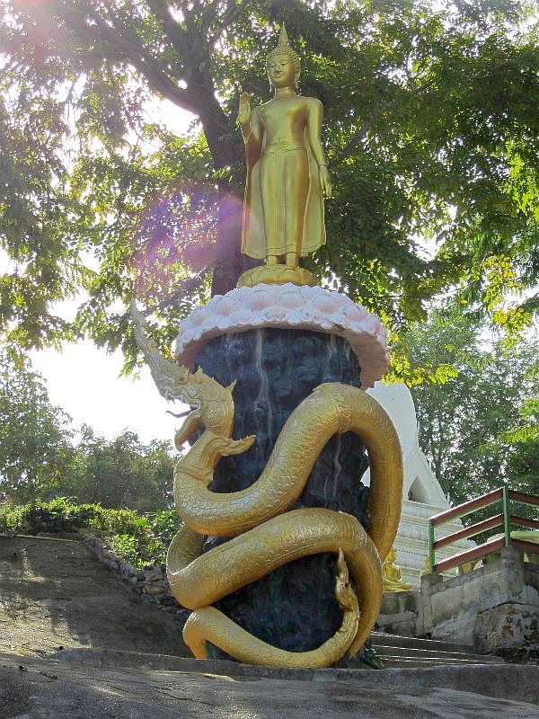 Wat Khao Chedi Samui Buddha mit Schlang