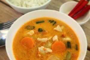 Mildes Panang Curry mit Huhn