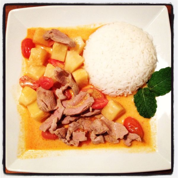 Rotes Thai Curry mit Ente und Kokosmilch